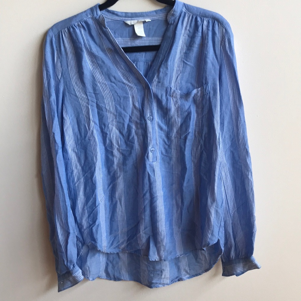 H&M light blue top with white detail Size 2